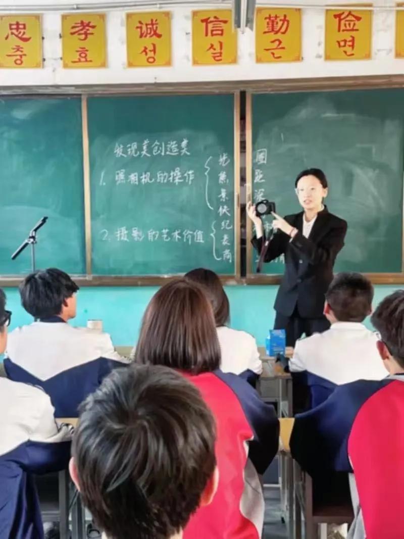 听我一句劝，不要去私立学校当老师，因为会变得不幸。我是师范专业，刚毕业，我们县城