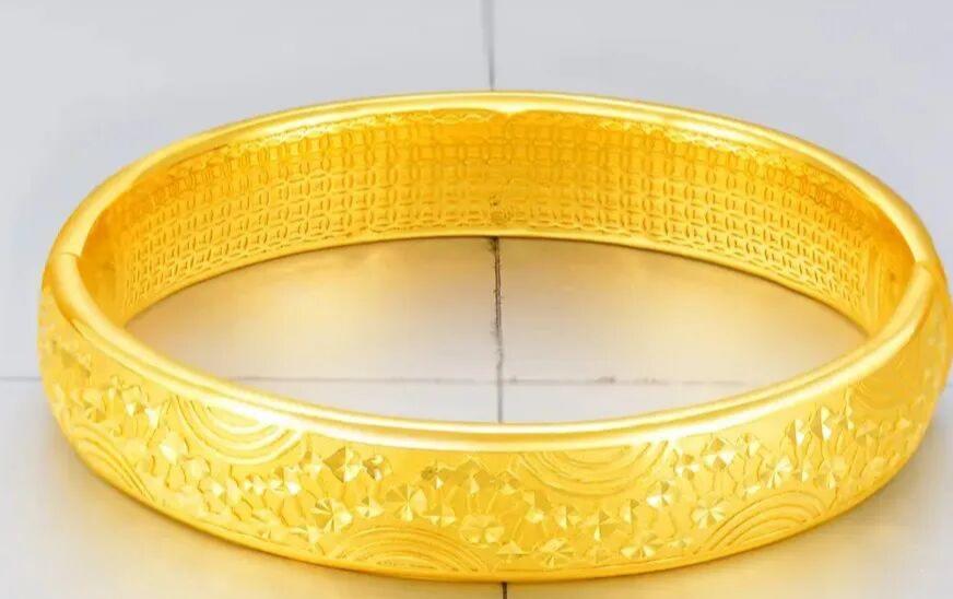 金价一夜上涨，喜欢金饰的你，会选择入手，还是坐等降价十几年前黄金一克300多元