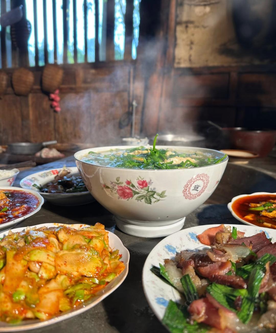 我今年七十岁了跟老伴在农村生活，今天生日，儿子和闺女都在外打工不能回来，一人发