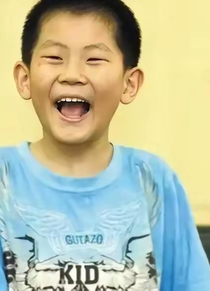 国家的一大损失！”2000年，山东有一神童，短短的2天便念完小学，10岁那年参加