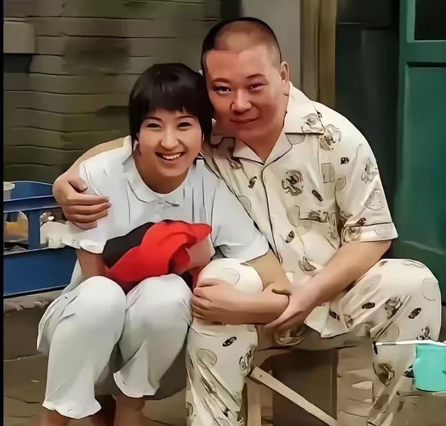 当年一个决定，毁了两代人的交情！闫学晶拒绝郭德纲的提携提议，如今肠子都悔青了。