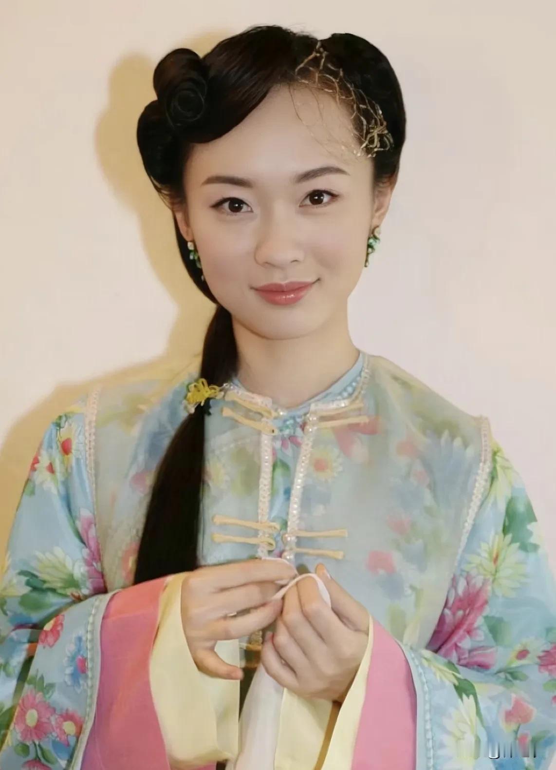 其实早期的清宫剧服化道都挺好看的，比如少年天子，康熙王朝，孝庄秘史，都好好看。