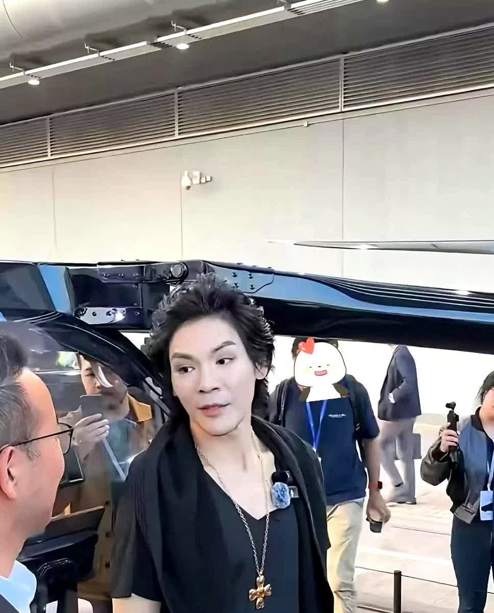 郭碧婷估计又破防了本来老公变姐妹还能勉强接受这回一打开家门，俩婆