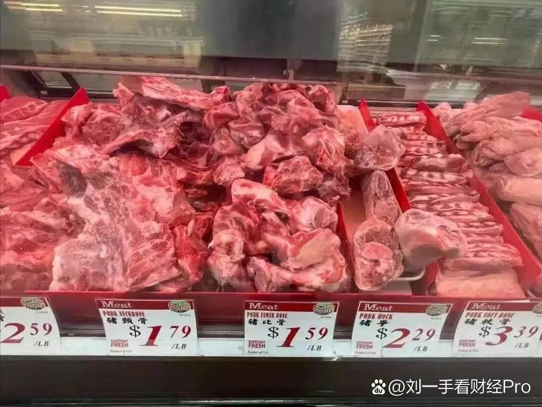 给大家普及一个逻辑常识:美国的普通牛肉、猪肉和鸡肉是禁止卖到国内的。因为美国