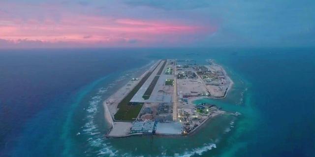 “中国就是在瞎折腾！”2015年4月，中国耗资300亿人民币建成永暑岛，一些人认