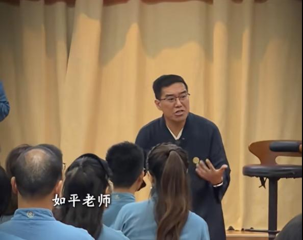 曾被央视曝光！ 出狱后心甘情愿让家长掏12万打自己的孩子。 16岁女孩小