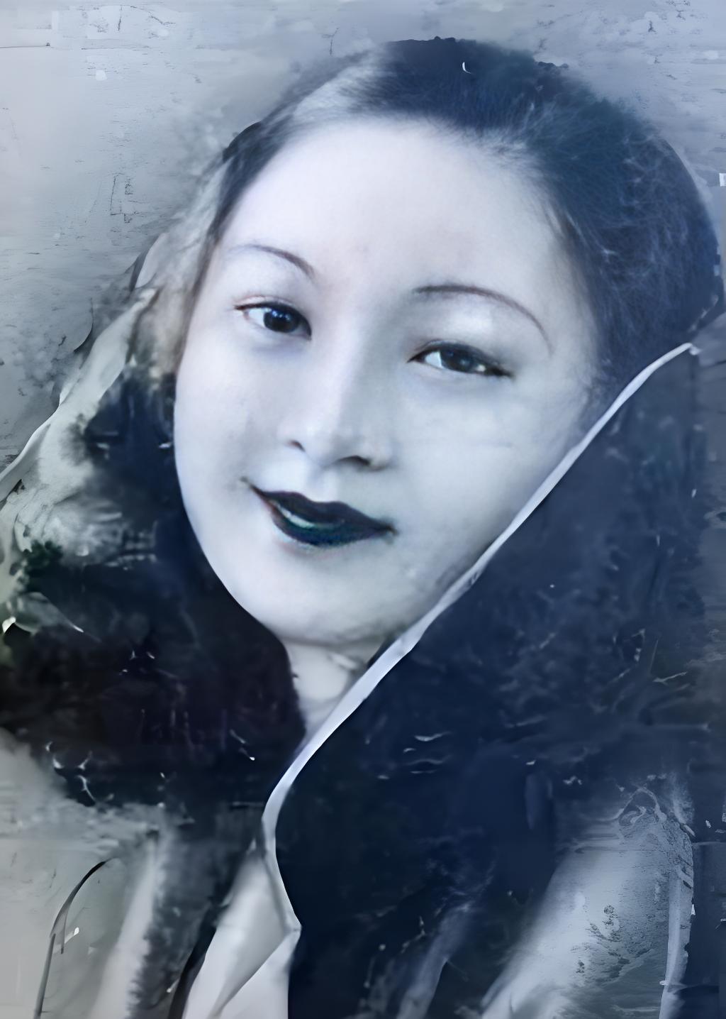 1952年，青岛第一名妓被押赴刑场，公审游行时，裤子多次当众滑落，成了全场笑话！