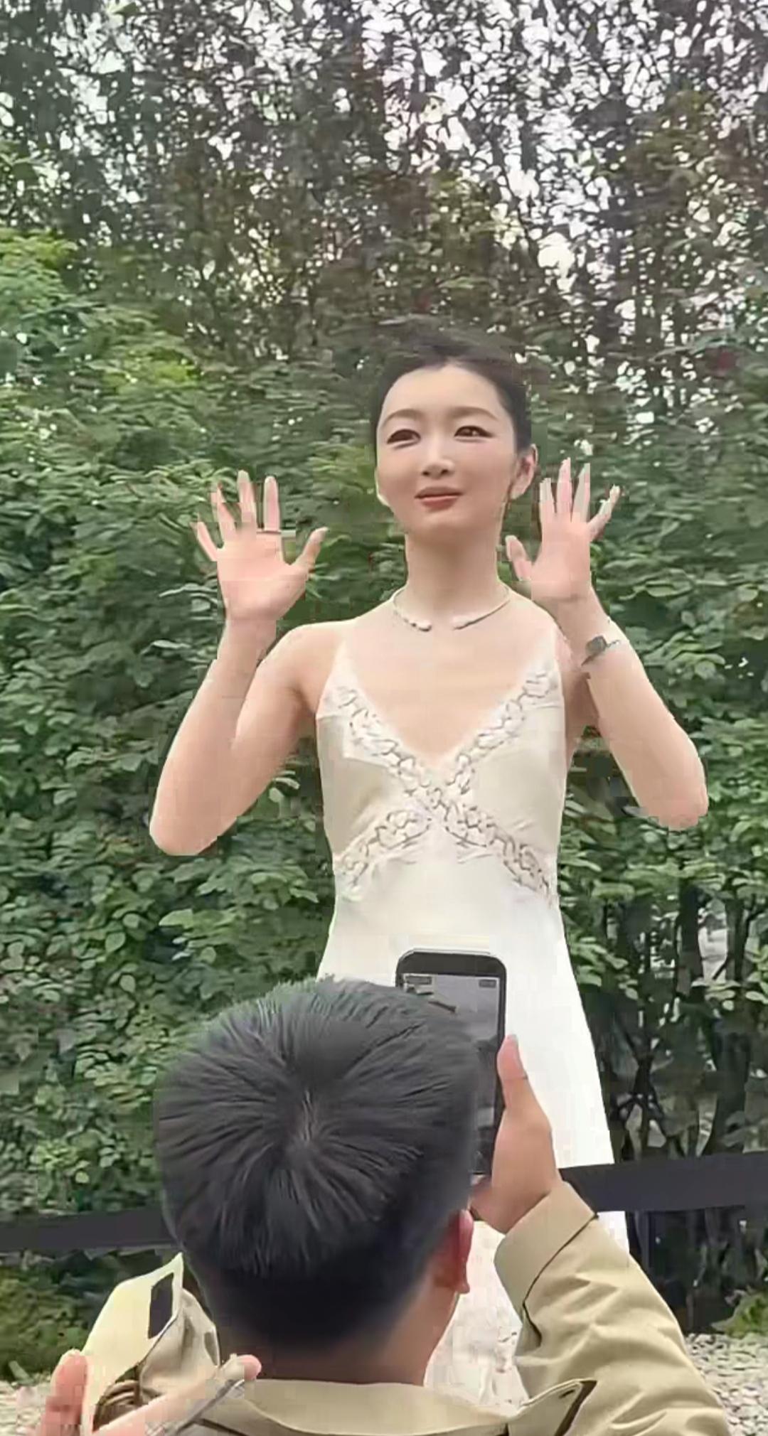 周冬雨这身材到底是怎么长得，真是绝了？