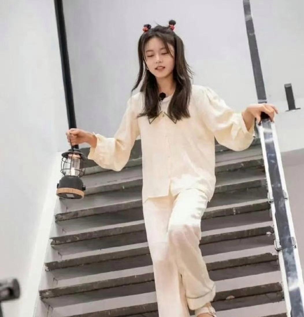 到底谁在说赵今麦平平无奇，就这套睡衣够你买件羽绒服了！