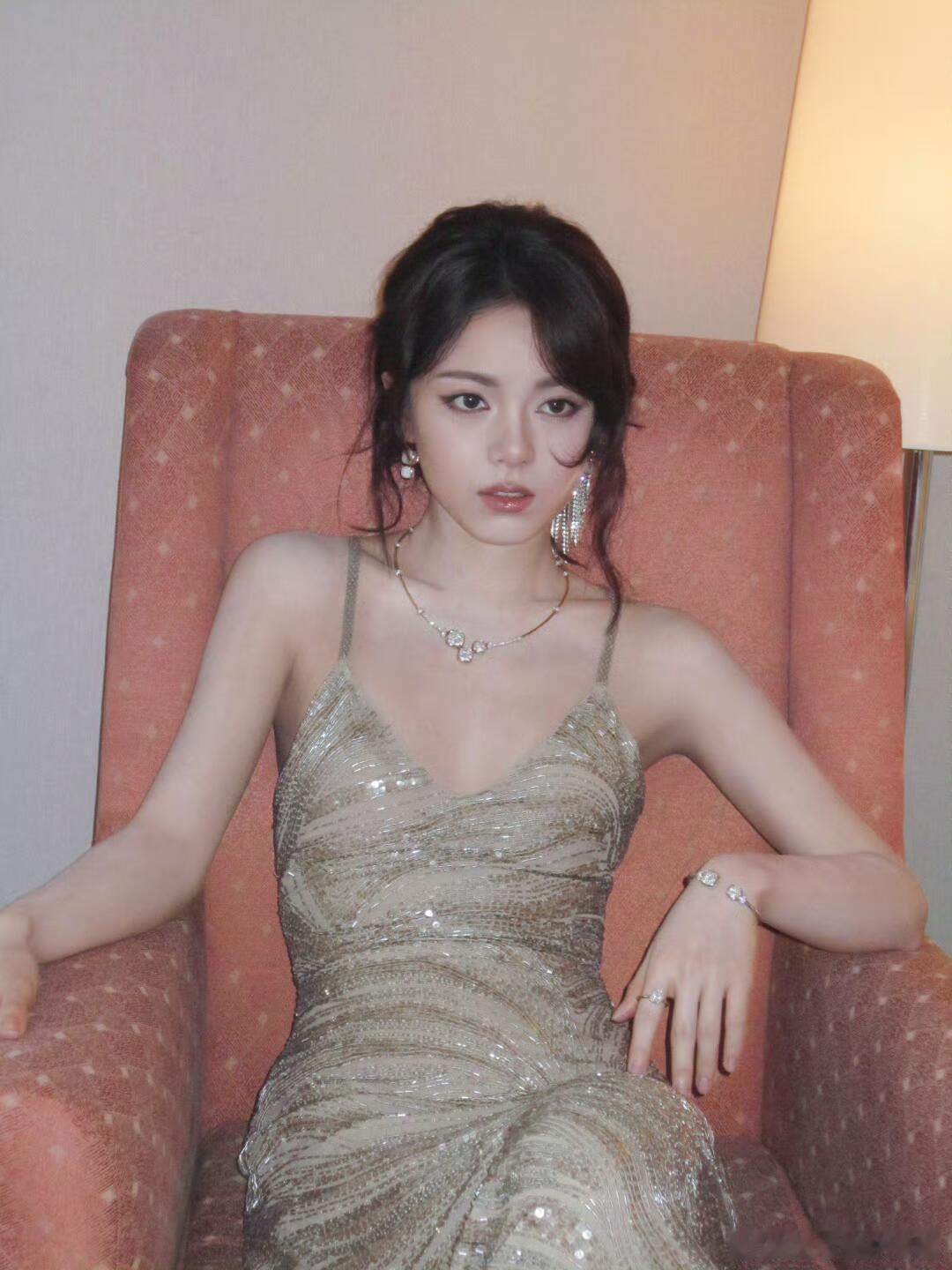 这个麦麦今天又美出新高度了......真的太美了！赵今麦｜赵今麦​​​
