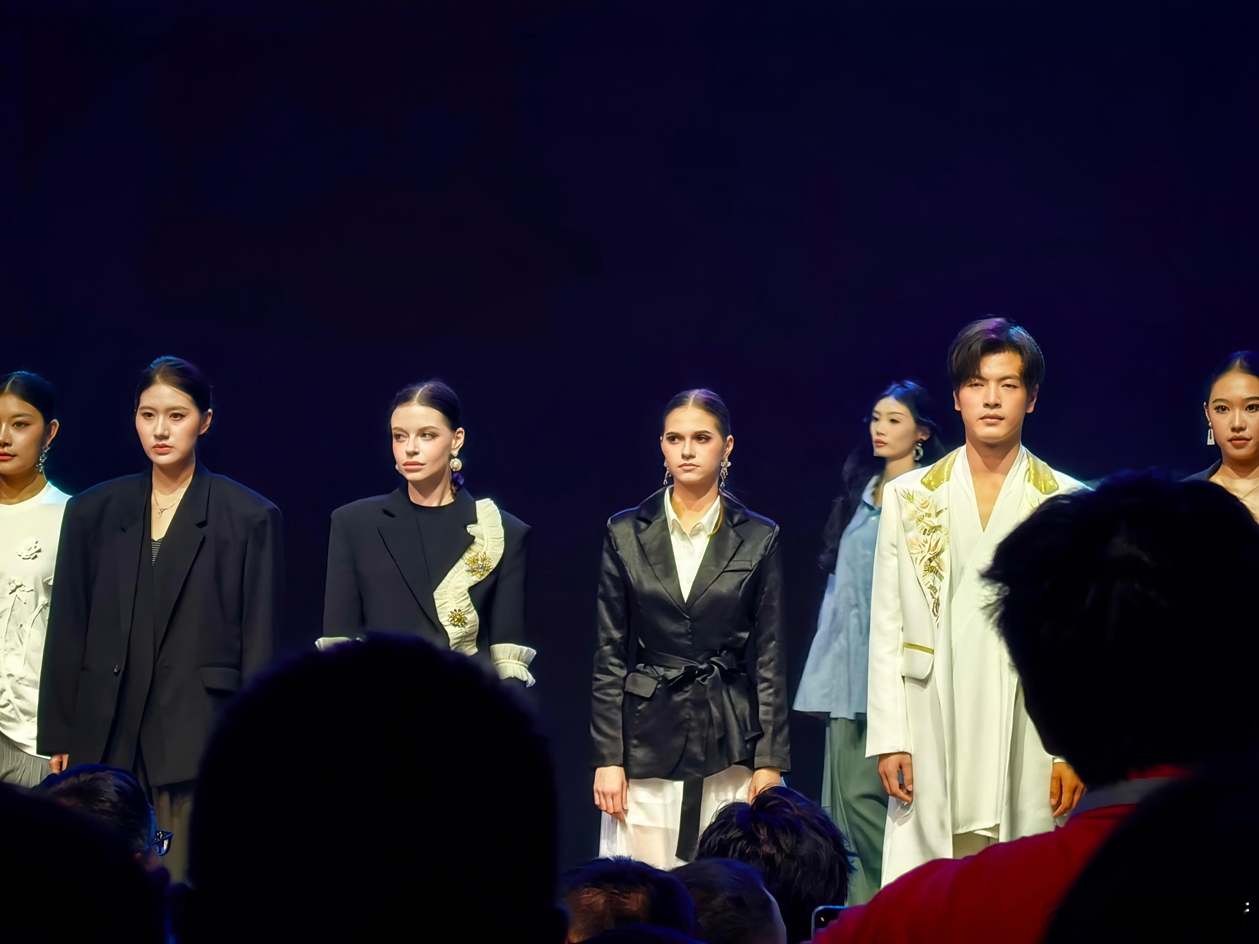 都是大高个，个顶个的高。风云t9l