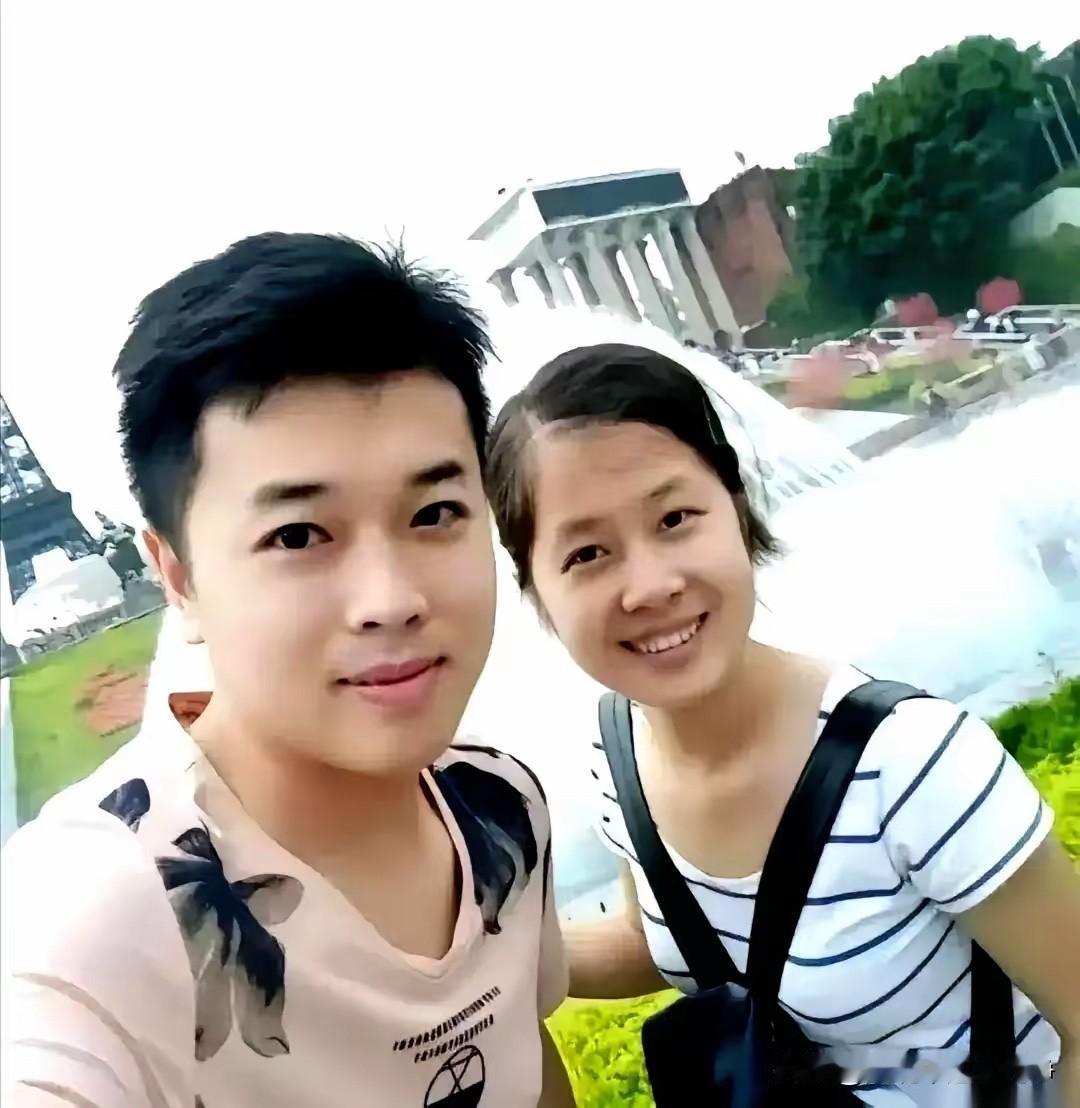 广西小伙邓有才，鼓足勇气跟心动的姑娘表白。姑娘没说话，抬手撩开头发，一道蜈蚣似