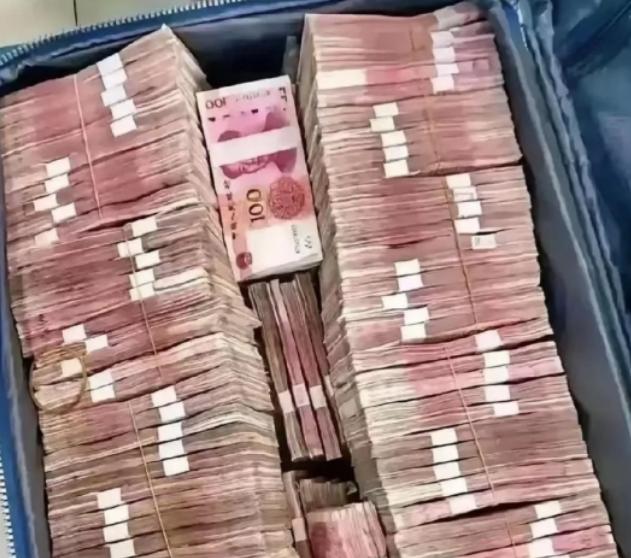 啥是洗钱？给你举个最易懂的例子：你买彩票中了800万，国家扣20%的税，到手64