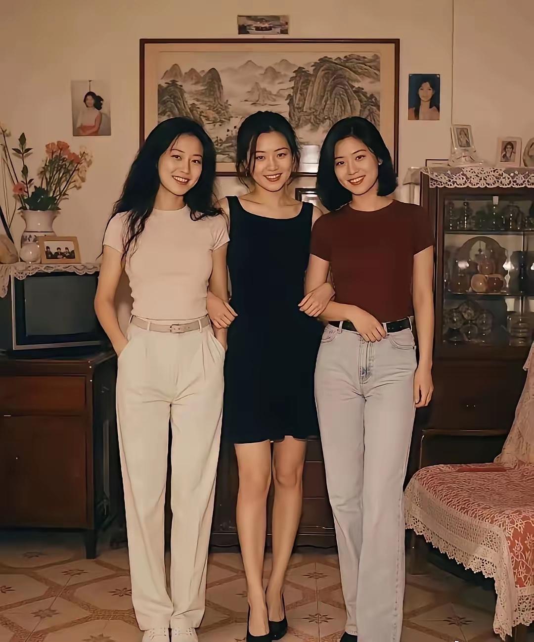 猜猜看，三姐妹当中，只有一个没生过小孩，从身材来看，你认为是几号？