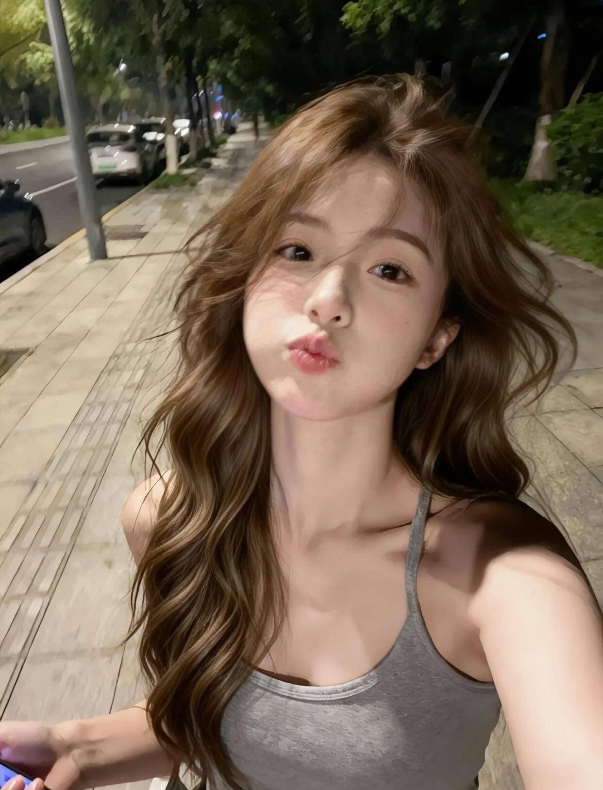 犹如春水初生，春林初盛，春风十里，就是她