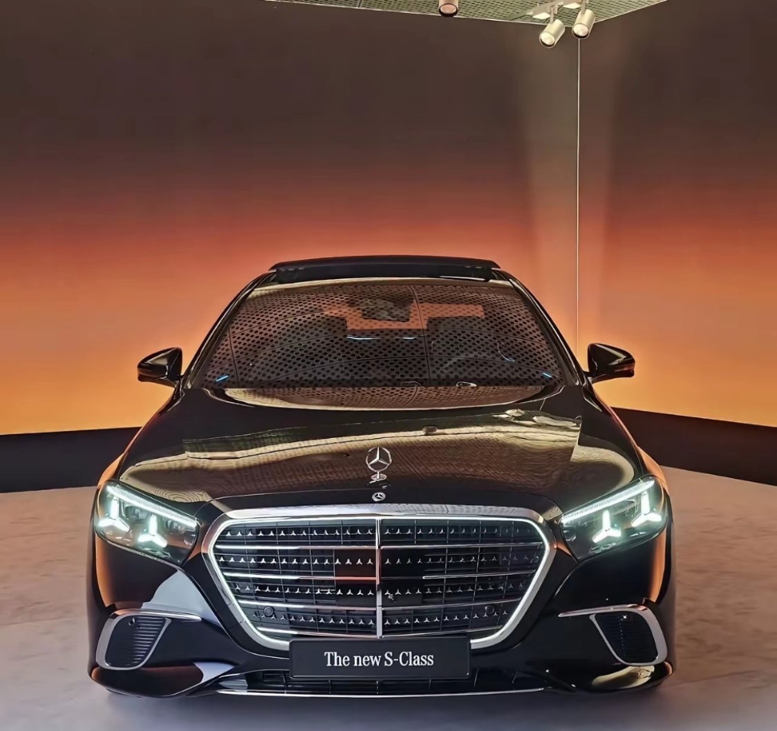 奔驰，你是真的敢啊！本来消费者好不容易接受了w222被换代的事实，开始欣赏前期款