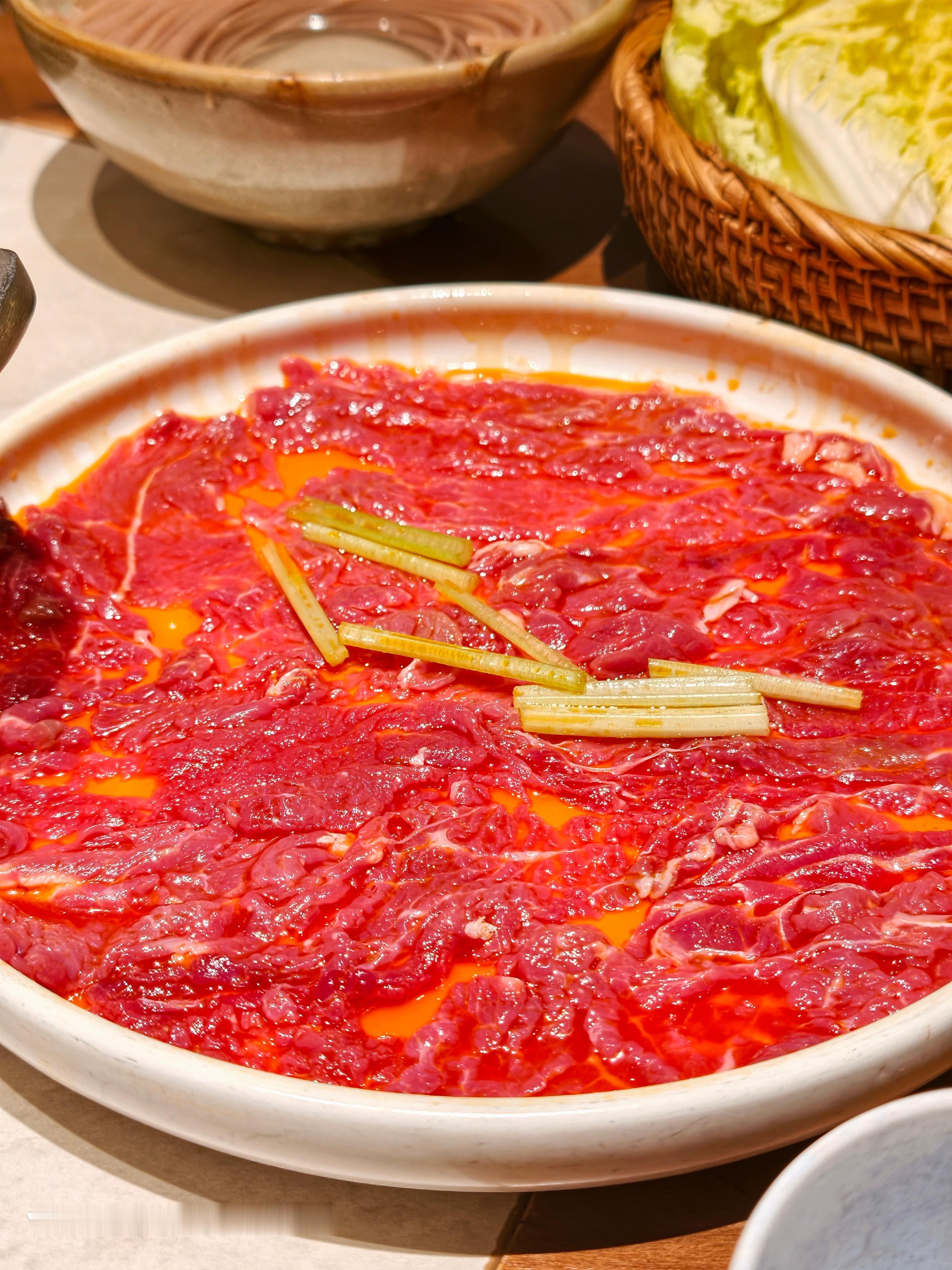 生活手记中午去吃了火锅，然后逛到下午三四点，菜量是真的小，吃完跟没吃一样。图二