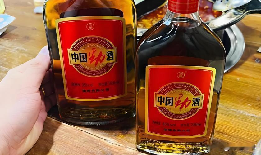 颈酒，这瓶曾经的“中年男性标配”，为何突然成了姑娘们口中的“神仙水”？社交