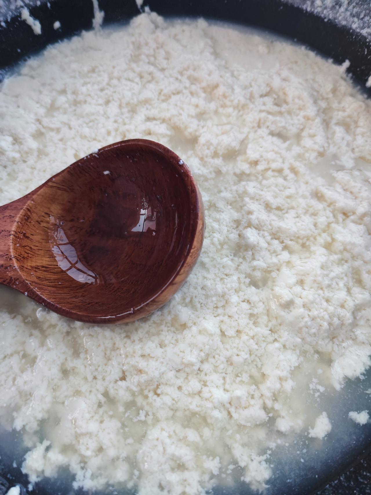 做豆腐的赚钱吗？大家猜这块豆腐用了多少黄豆？今天没事自己做块豆腐，豆腐做完