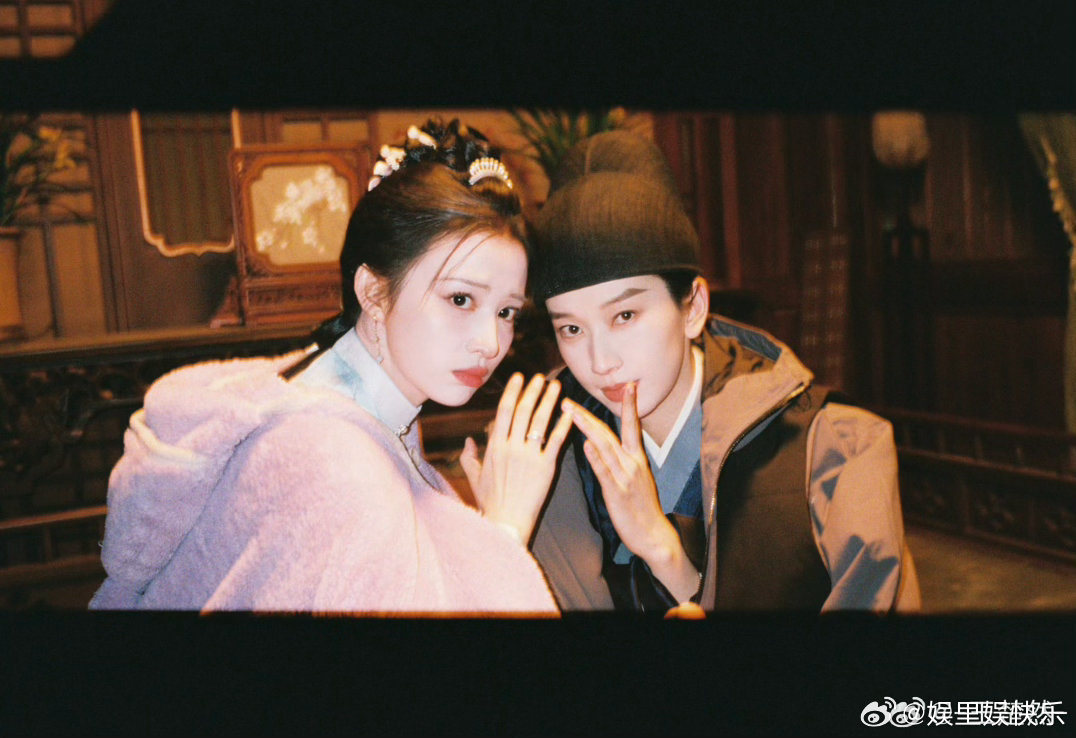 王楚然辛云来杀青照深宫风剧照绝了！女主护男主的设定好反套路，杀青特辑看得人好着