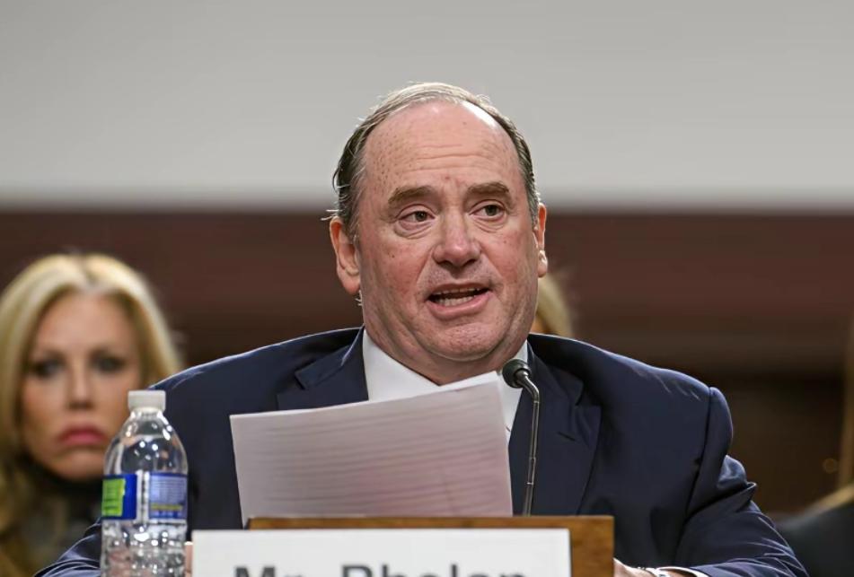 美军航母真出事了，白宫火速开除美海军部长，福建舰这次不战而胜！4月22日，美