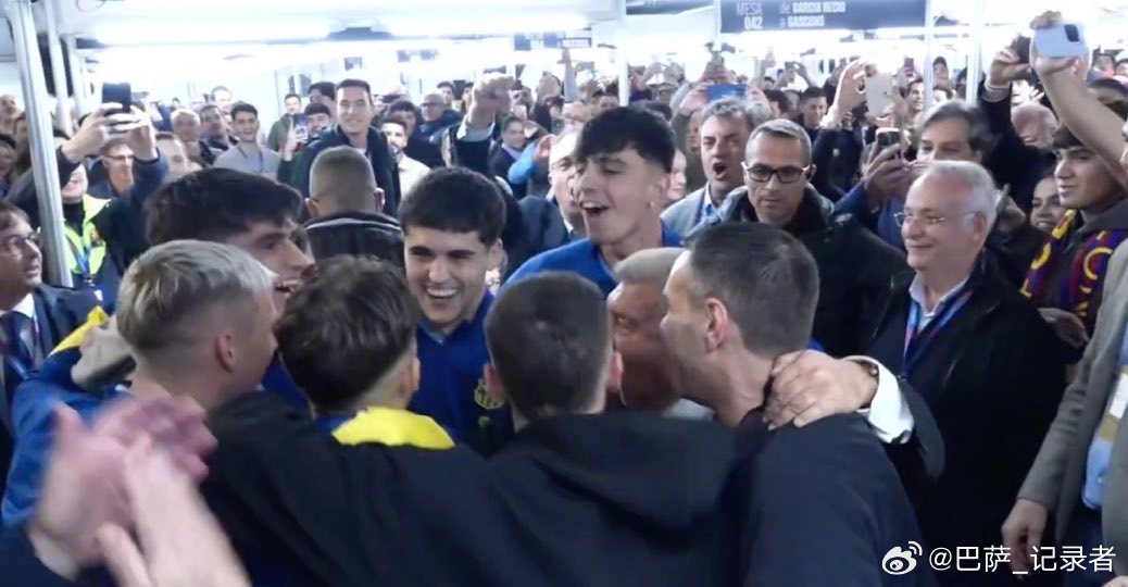 比赛结束后，费尔明·洛佩斯、达尼·奥尔默、拉菲尼亚、保罗·库巴西、马克·贝尔纳尔