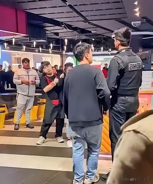 原来零元购的猖獗早有预兆那些外卖平台疯狂撒钱搞零元购的时候，奶茶一杯杯倒掉，