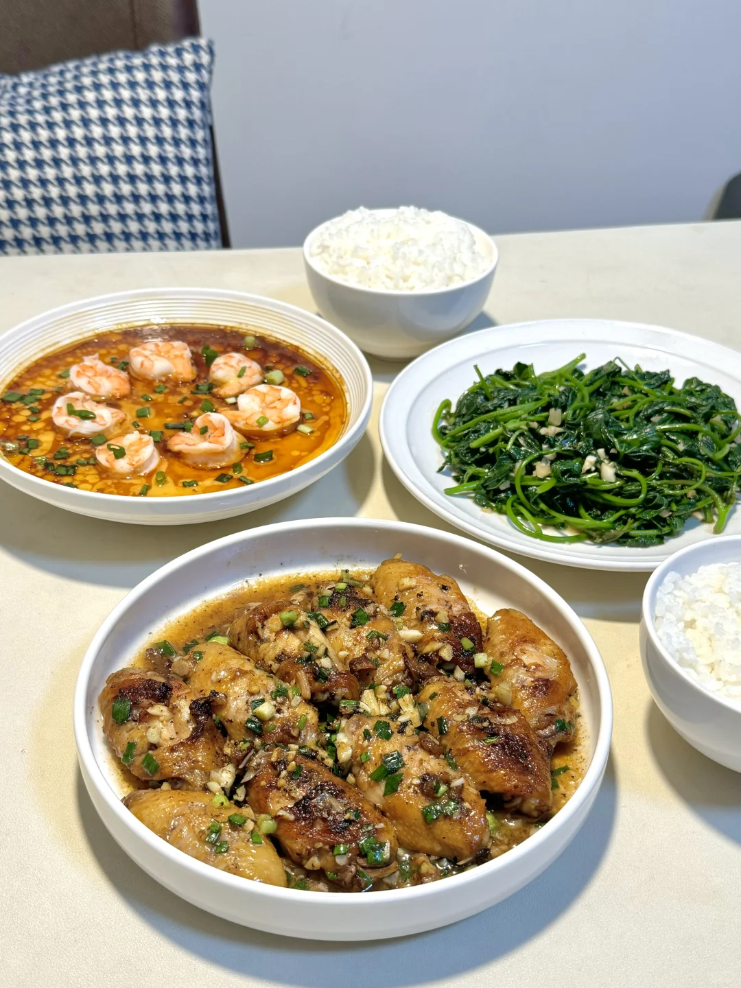 📝今天吃：🍲虾仁蒸蛋🍲蒜香鸡翅🍲红薯叶