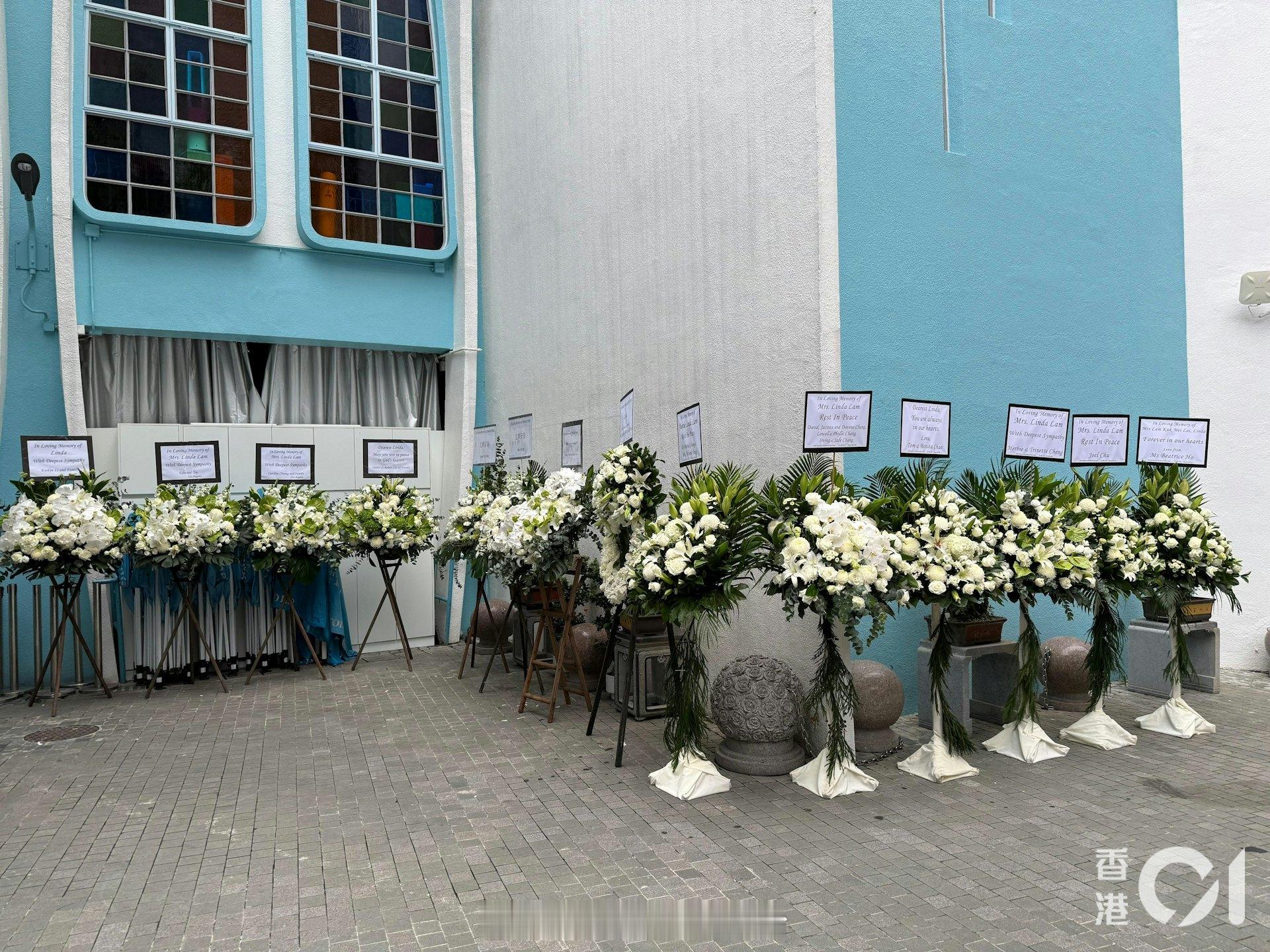 谷薇丽教堂仪式丈夫林炯炽哀伤凝望灵柩陈方安生钟楚红到场知名导演谷德昭的姐姐、