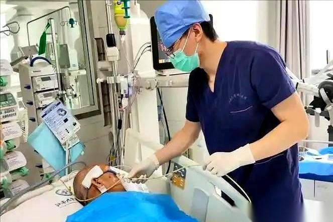 他把房子都抵押了，花了七八十万，就想把老娘的糖尿病“根治”了。结果医生一句话把