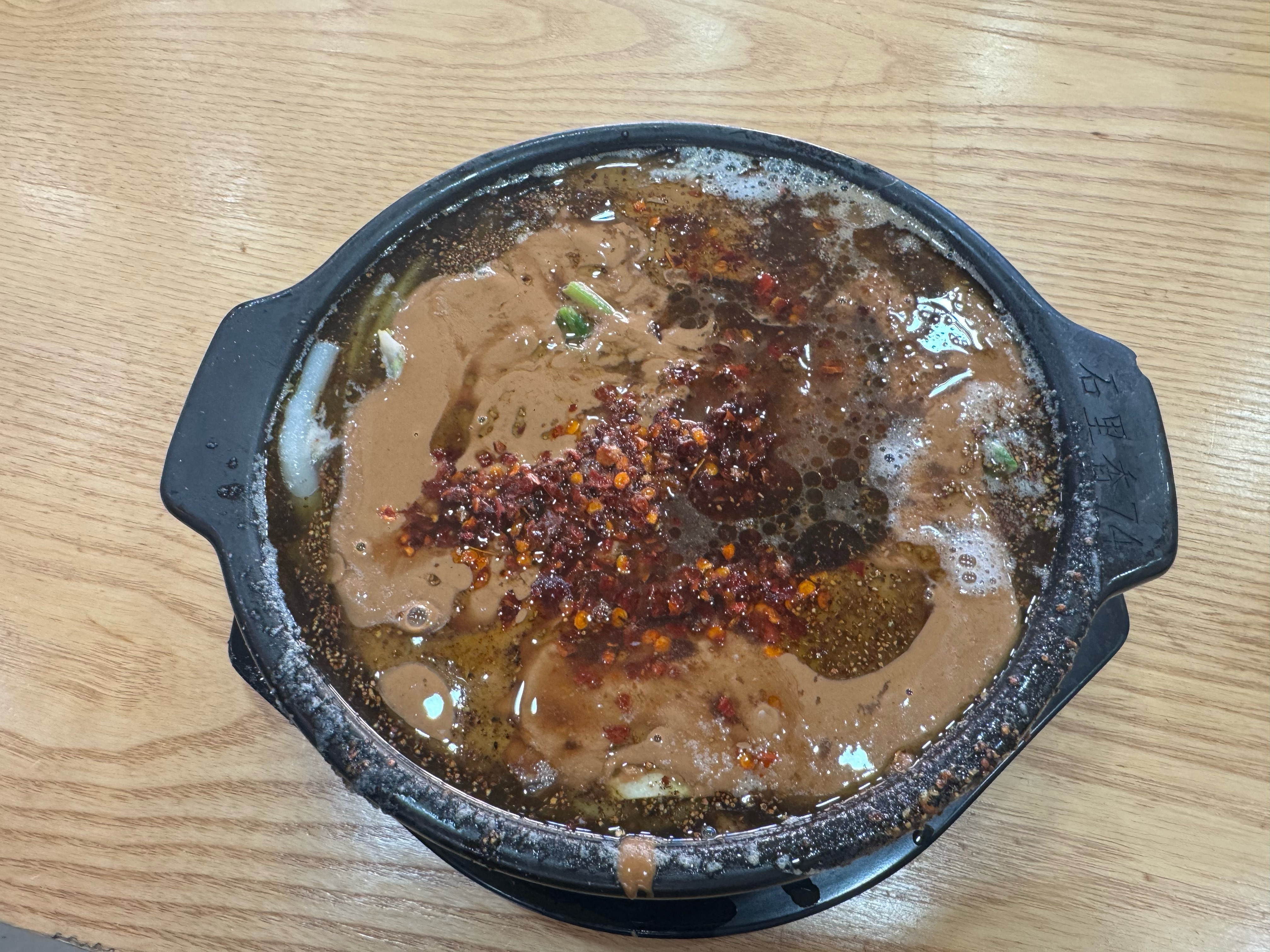 麻辣烫炸串，虽然看着那么的“垃圾食品”但为什么都那么好吃。[doge][doge][二哈