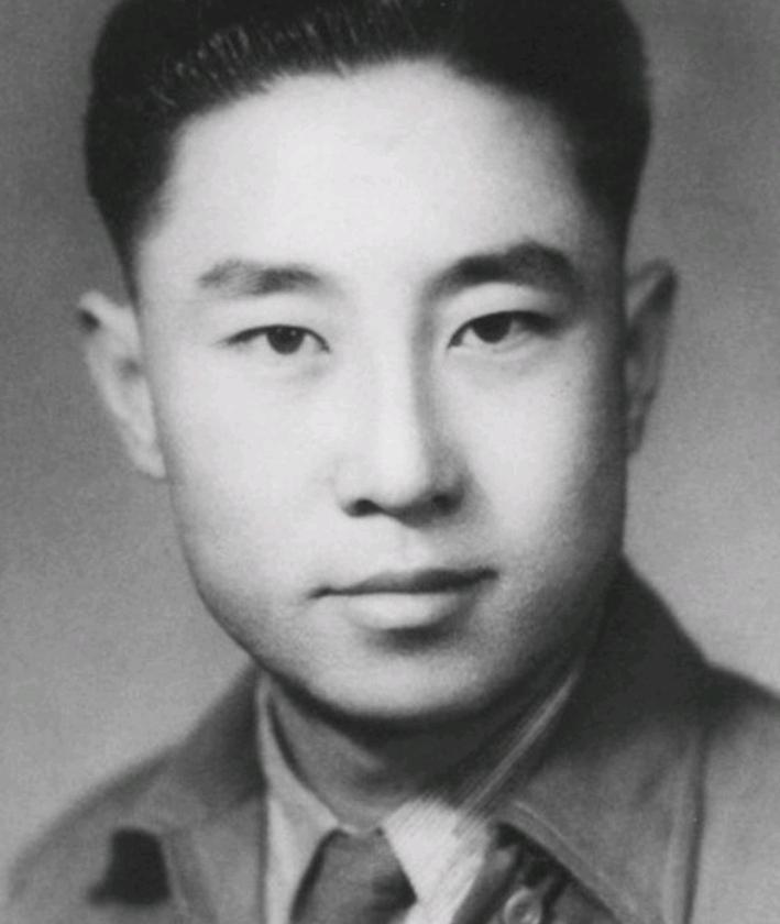 1938年，特务去小学抓地下党员杨文海，谁知刚到校门口，恰巧就碰到杨文海，特务赶