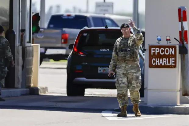 一颗哑火的自制炸弹，在美国最核心的战争指挥部门口，炸出了一场巨大的尴尬。20