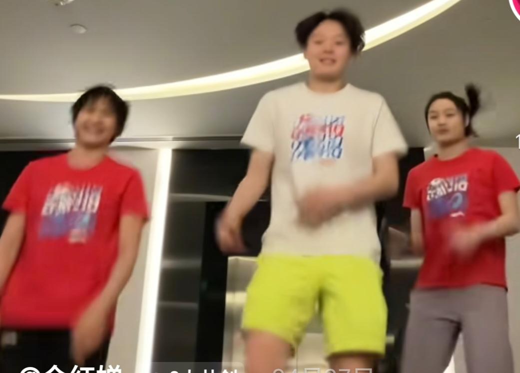 全红婵训练照惊艳！肌肉线条紧实，日复一日炼金牌这娇小的身形下，竟藏着如此结实的