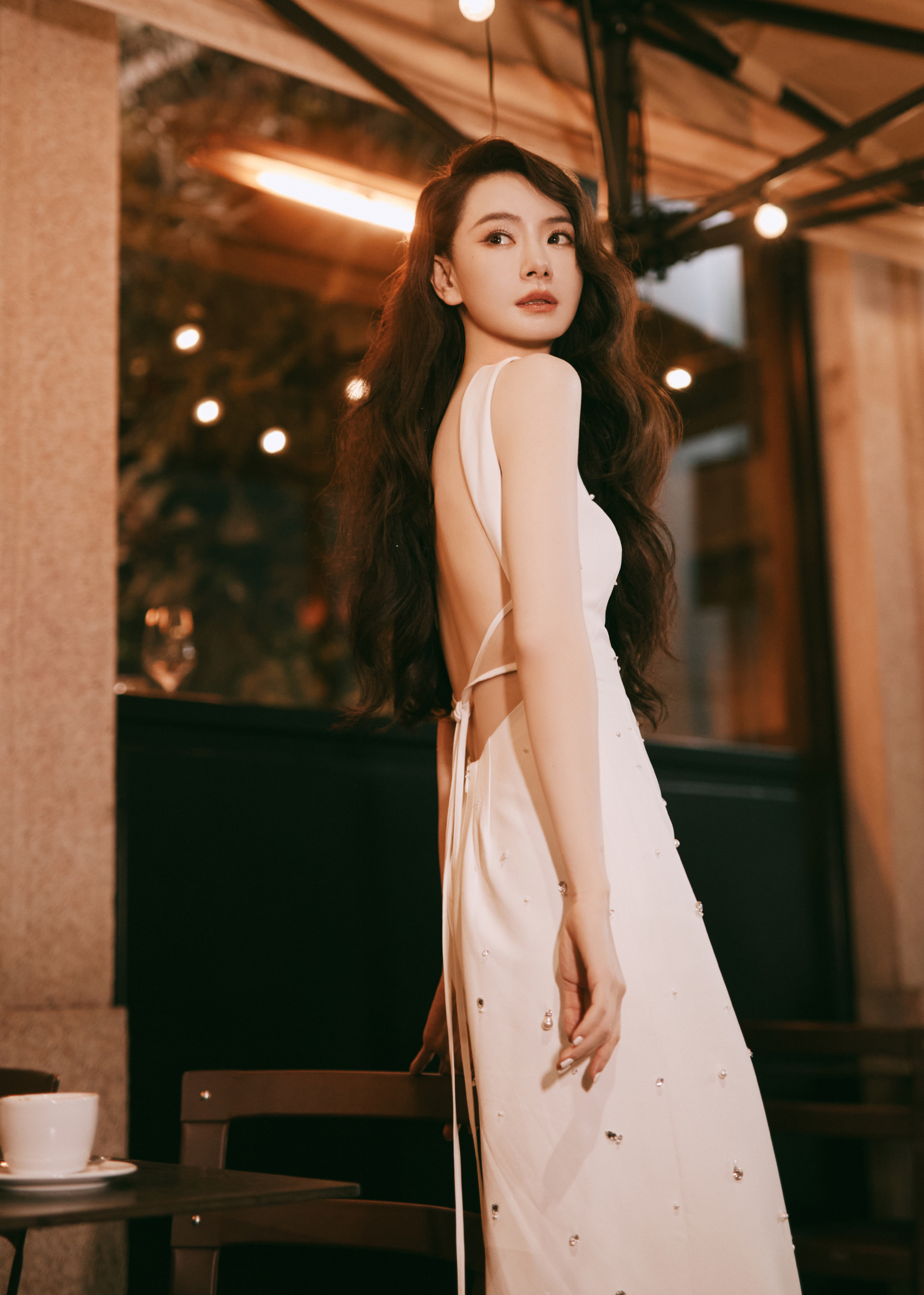 戚薇米兰时尚图鉴：中式典雅瓷白之美