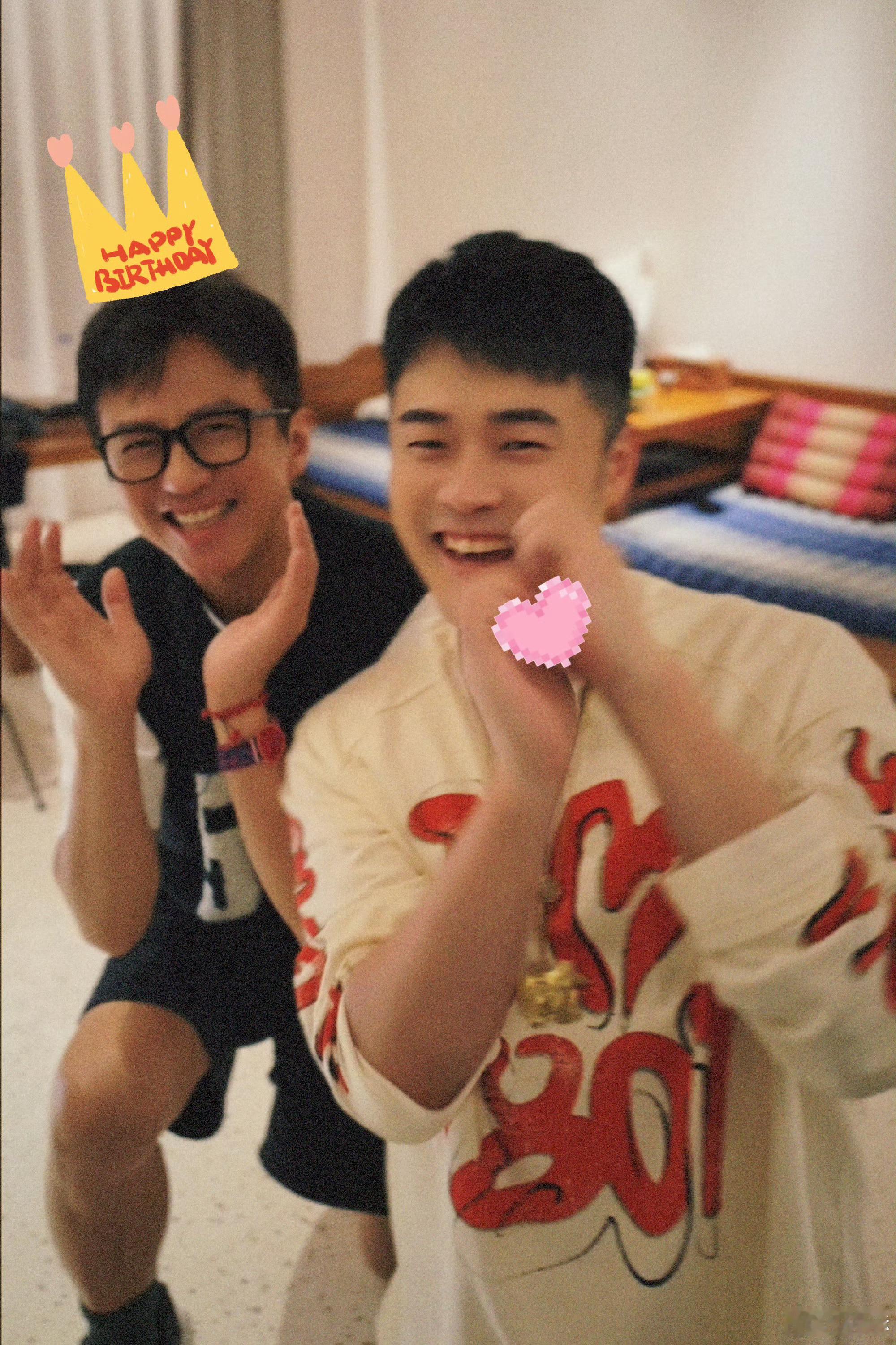 陈赫看着变成了王哈哈哈哈哈陈赫应该更想换吧邓超陈赫鹿晗可以换头像了哈哈哈哈哈