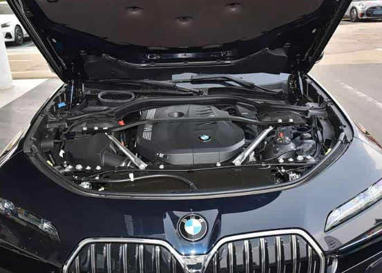 为什么有人会坚定选择宝马，而不是奔驰或奥迪奔驰、宝马、奥迪都开过，宝马买过两年