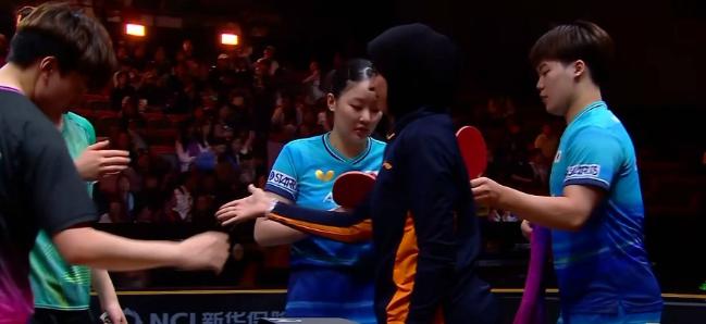 笑死我了！大满贯混双1/8决赛日本组合张本美和/松岛辉空3:1战胜对手，然而刚拿