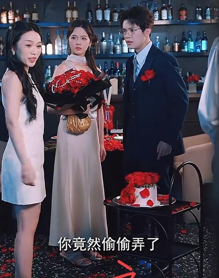 男主1.72，女主1.80以上，拍戏时矿泉水瓶垫脚。抖音上一吐槽，全网都炸了。