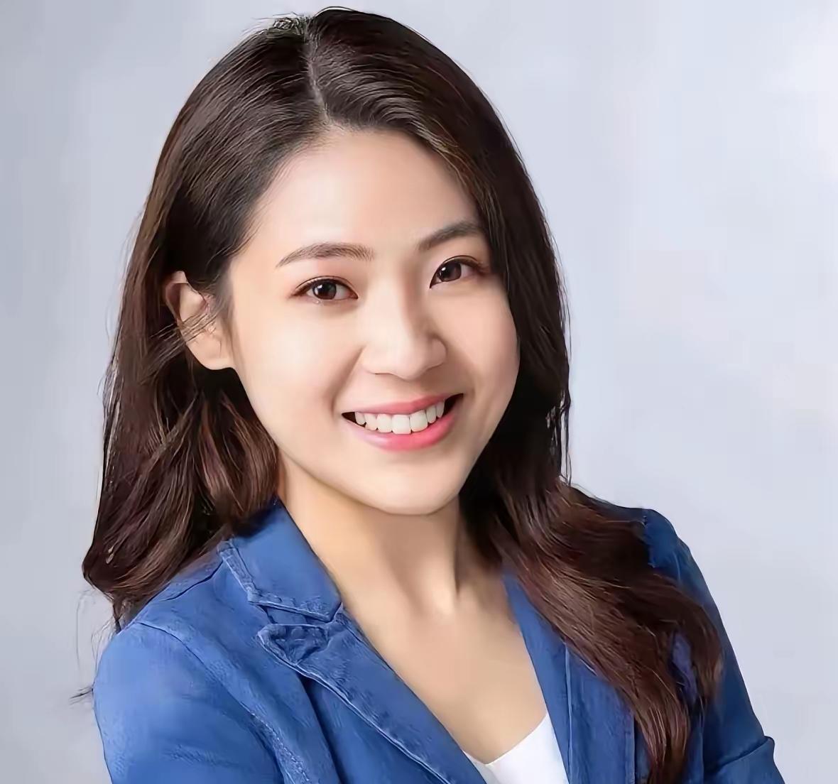 郑丽文在国民党这边刚站稳脚没几天，团队就添了个厉害角色徐巧芯！这姑娘一上来就敢戳