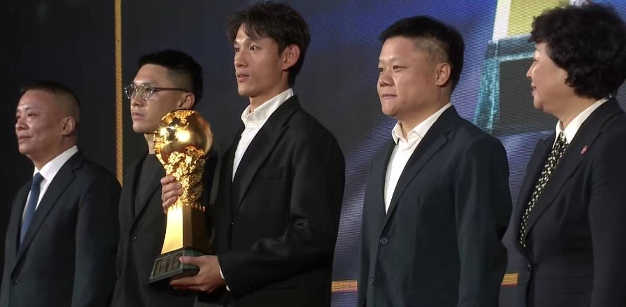 上海海港到底得罪谁了？冠军一点存在感没有！2025赛季中国足球职业联赛颁奖会在