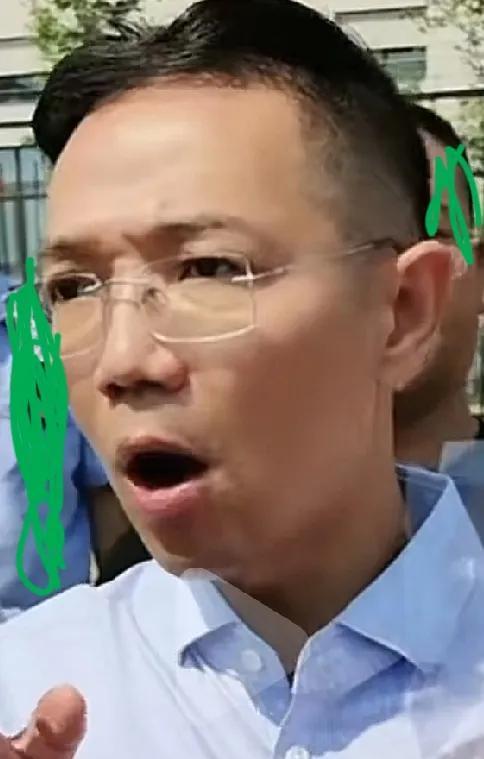 突然在三楼对李帅下手，又添一桩愤怒的事，这对父女要团聚了今天上午李帅斗志满满，