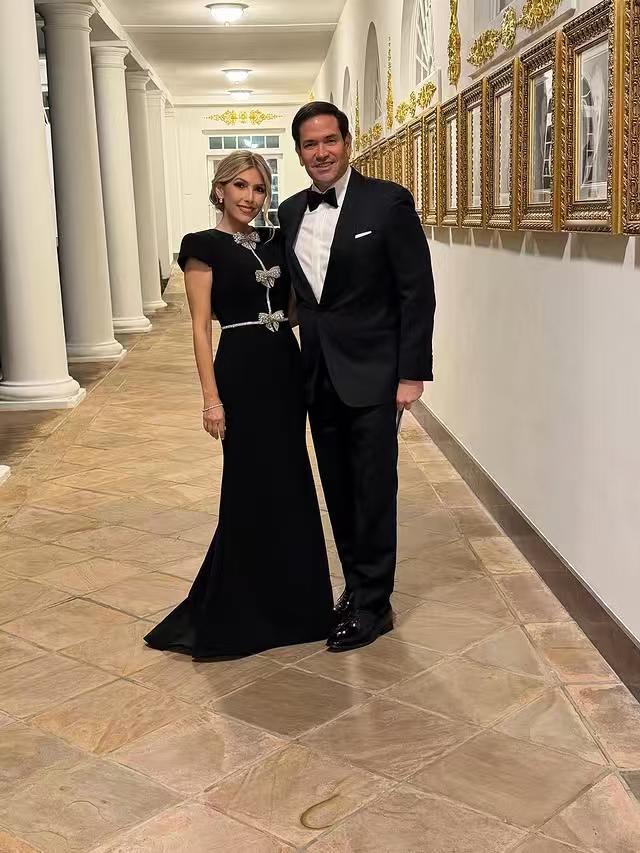 卢比奥国务卿夫妇在欢迎沙特王储的白宫晚宴上。C罗果然是当晚最闪的星。