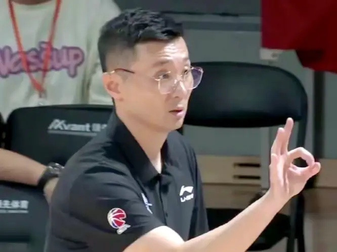 浙江男篮换帅效果立竿见影，新疆学不学？一胜难求的浙江男篮，把丁伟送上总教练的位置