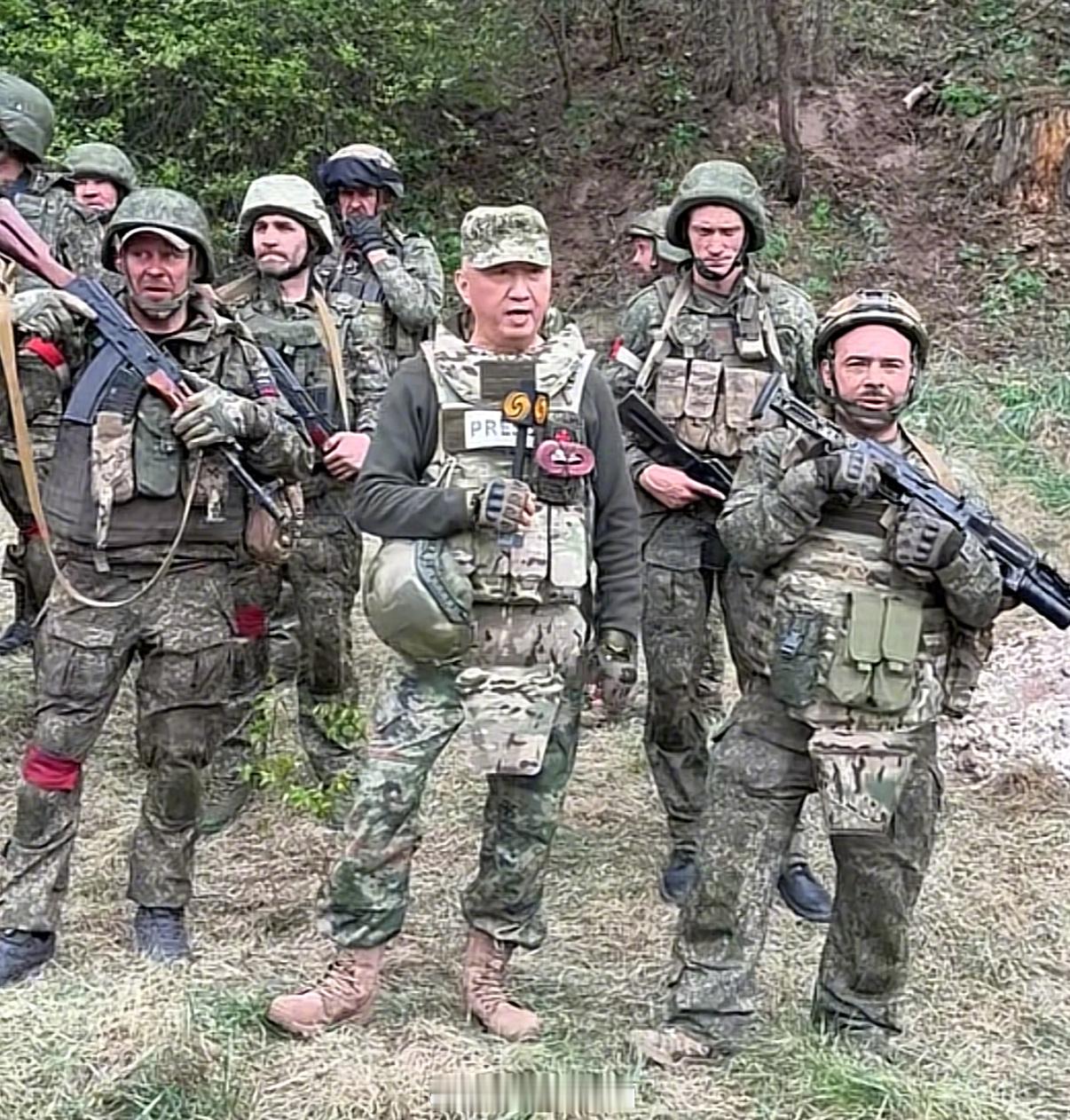 老师的穿着跟俄军太像了，很容易被FPV当做俄军士兵来攻击烽火问鼎计划​​​