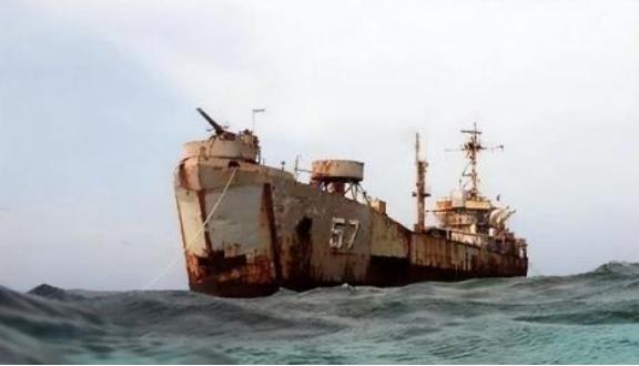 一位美籍华人发文表示：中国不要高看自己，连菲律宾这种小国都敢针对你们，而你们只能