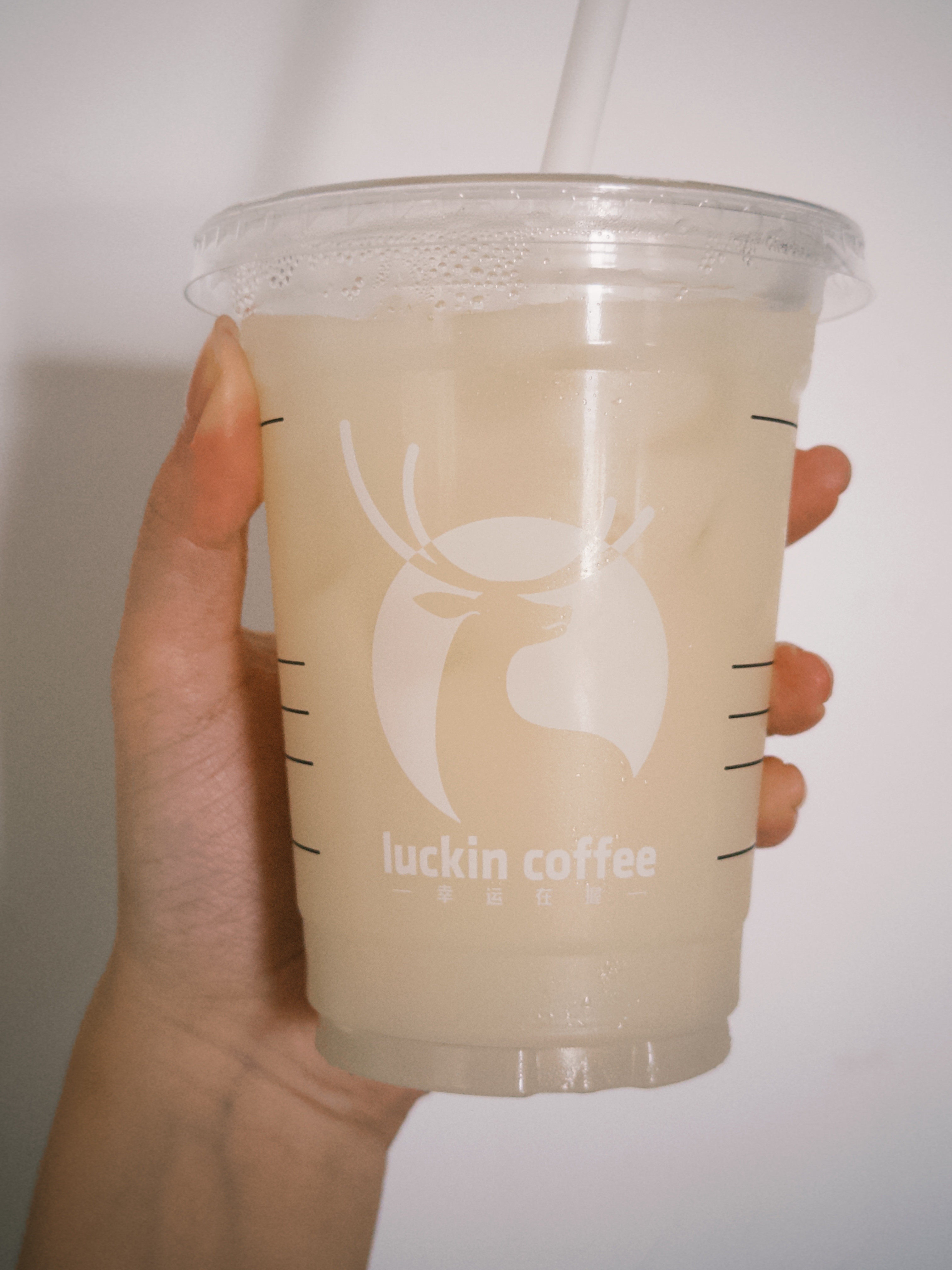 瑞幸这个新品乳酸菌冰茶好喝，酸酸甜甜的，很夏天​​​