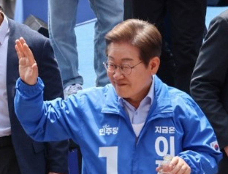 当韩国总统真够呛天呐，韩国政治简直是一团乱麻！新总统上任
