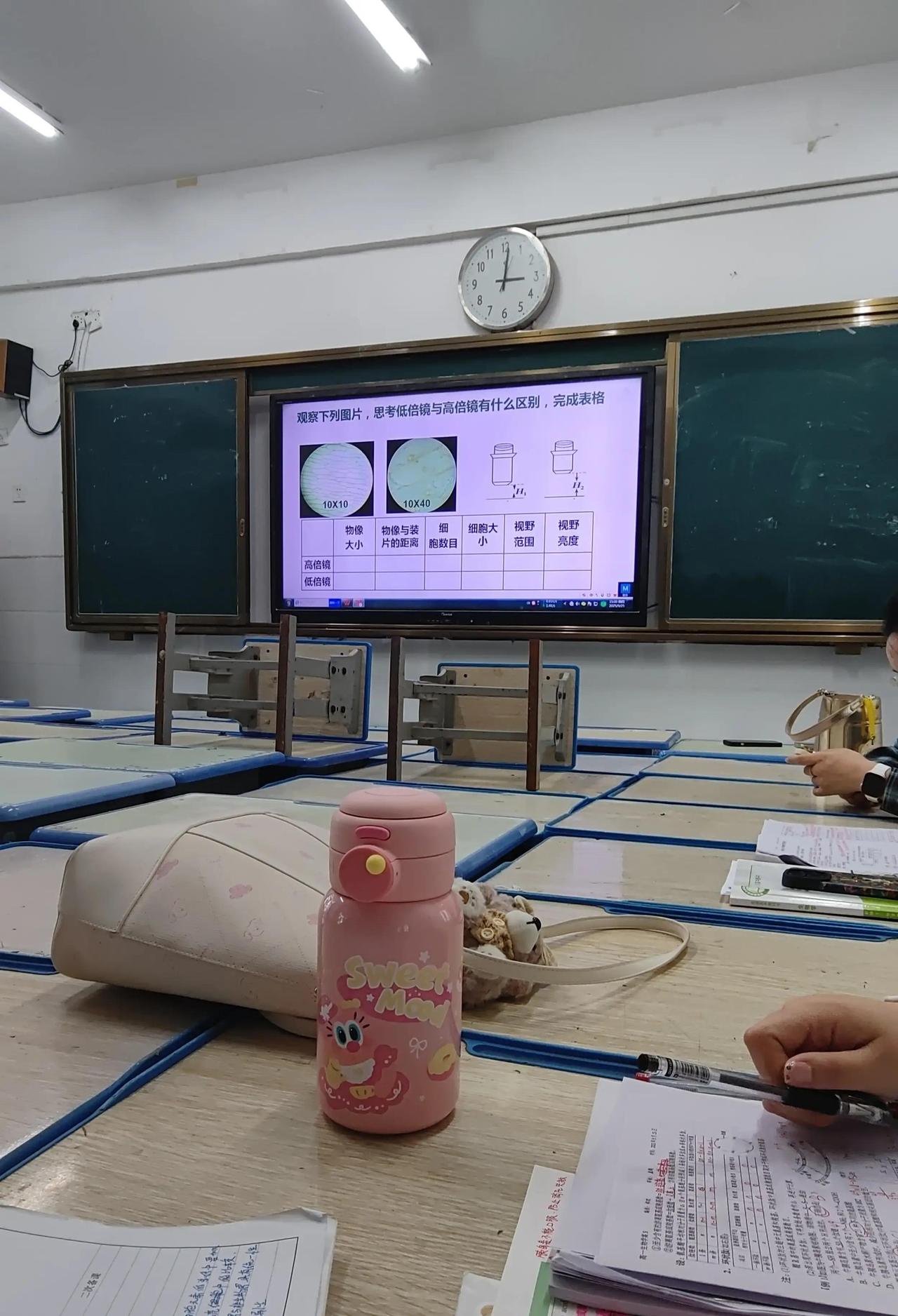 学校里出了这么一件事：B老师上课划水、玩手机、甚至偷偷溜出去，作业却铺天盖地，完