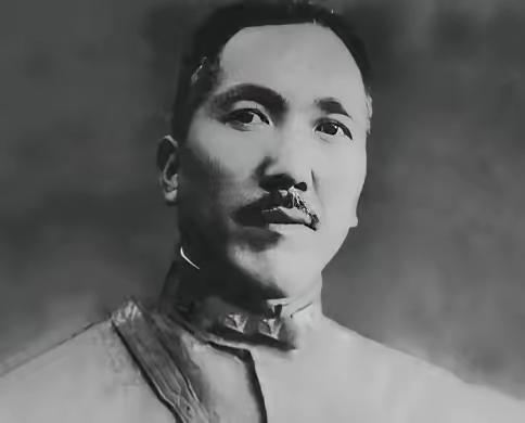 1937年，军长郝梦龄巡视营帐，发现了一桩怪事，战士们竟然都不吃月饼。“过节了，